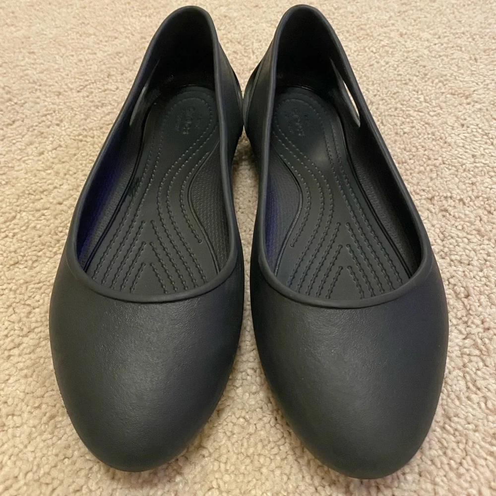 Crocs Women's Black Flats slip-on Crocs™ Laura Flat. Women size 8 - Picture 1 of 6